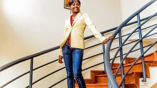 Csoki amatőr casting forgatás irodai fotózásra keményen megrépázza a méretes faszú producer