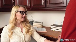 Csinos 40-es Julia Robbie és a tini pasi