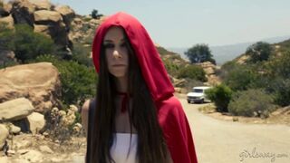 A pici vörös újra másképp: forró leszbi édeshármas