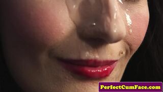 Dögös csipkés szépség nagyméretű adag arcon Redtube pornó