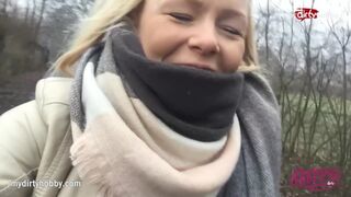 Forró zsenge bige kerékpáron dörzsöli szaftos puncáját